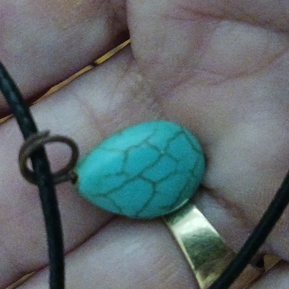 Never worn Womans stone three tier necklace - Picture 9 of 13